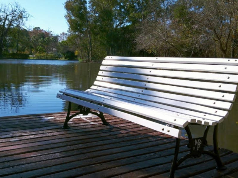Bancos y sillones de hierro para exterior, jardín, plazas