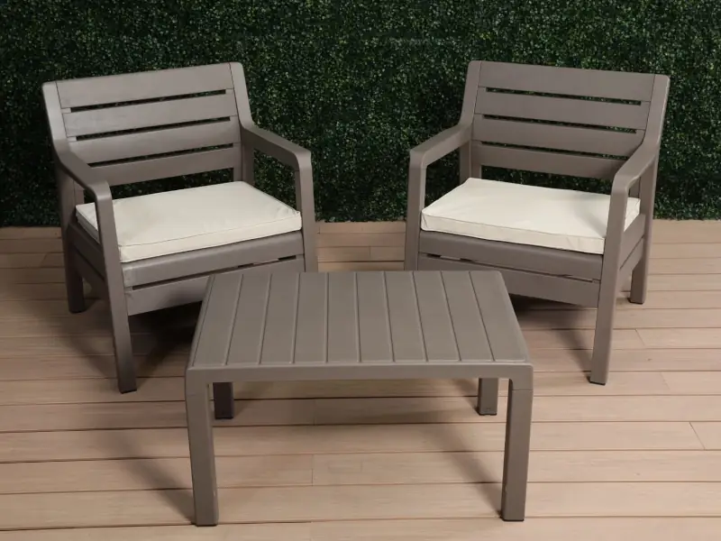 Juego de living Paris con sillones individuales y mesa en color Capuchino.