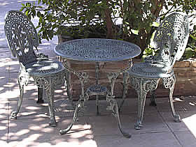 Mesa VICTORIANA de 64 cm de diametro con sillas VICTORIANA