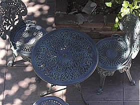 Mesa VICTORIANA de 64 cm de diametro con sillas VICTORIANA